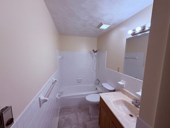 Building Photo - Charming Country Home with Spacious Yard & Mountain Views – Singers Glen, VA