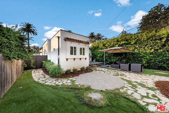 Building Photo - 2624 S Palm Grove Ave