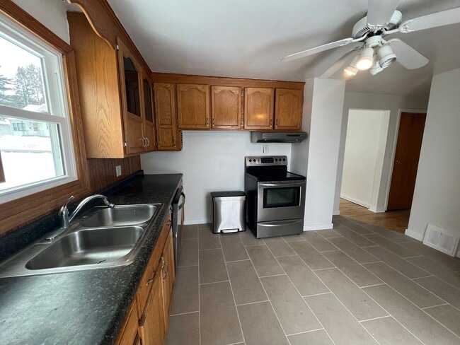 Building Photo - Click the “Apply Now” button or email wapmrentals@gmail.com for a prompt response.