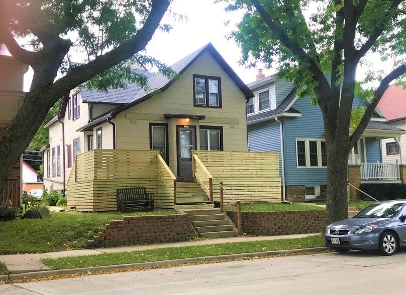Building Photo - 3163 S Clement Ave