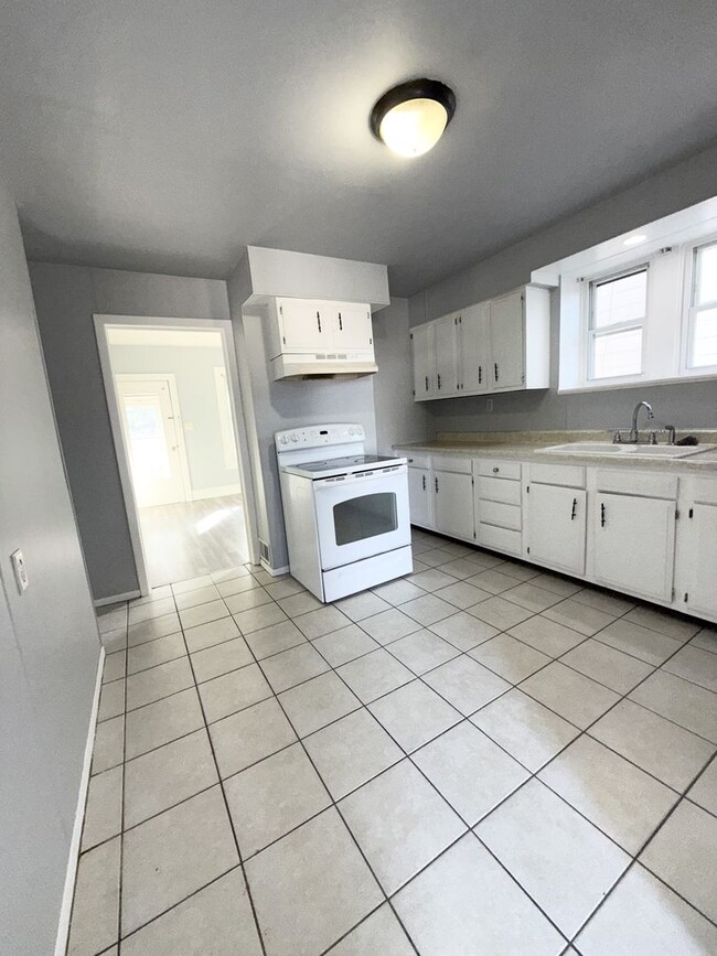 Building Photo - 1409-1409 1/2 18th Ave