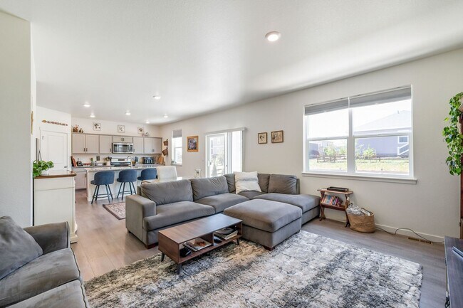 Building Photo - 4-Bedroom Home in Mallard Ridge with Office and Fenced Yard