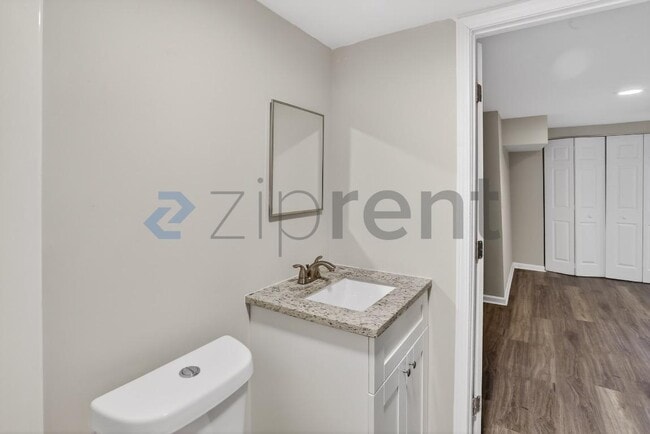 Building Photo - 586 Oakside Dr SW