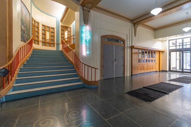 Building Photo - 400 Walnut St