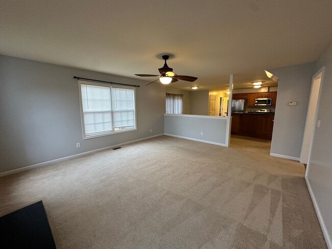 Building Photo - Spacious 4BR/3.5BA Two-Story Home in Queenswood Subdivision