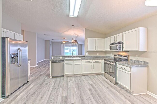 Building Photo - 5046 Gato Del Sol Cir