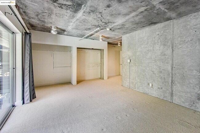 Building Photo - 311 Oak St