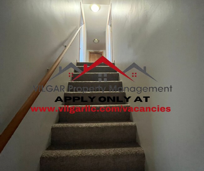 Building Photo - Step into comfort and style in this beauti...