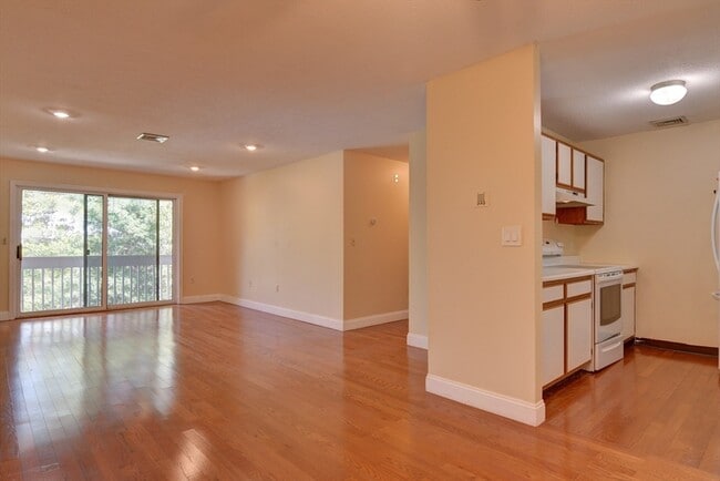 Building Photo - 15 Bower Rd