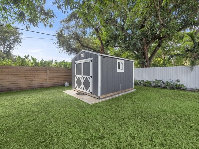 Building Photo - 520 NE 135th St