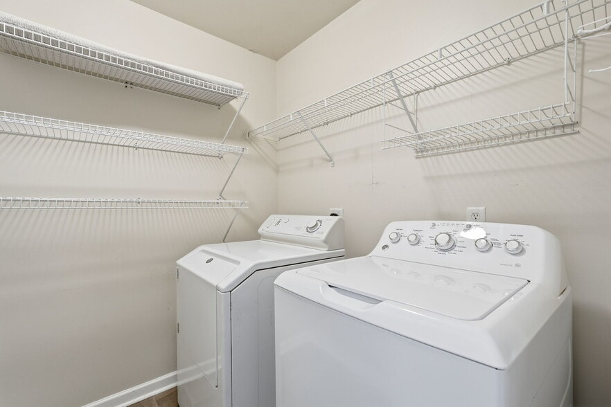 Building Photo - 5055 Blue Goose Ct