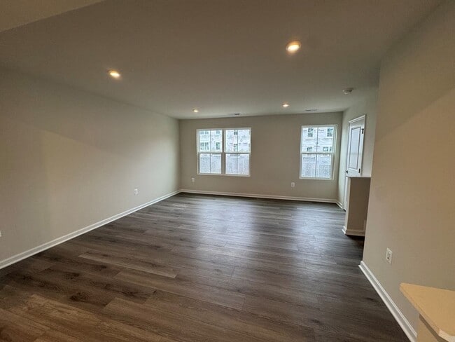 Building Photo - Brand New Townhouse, Great Location!