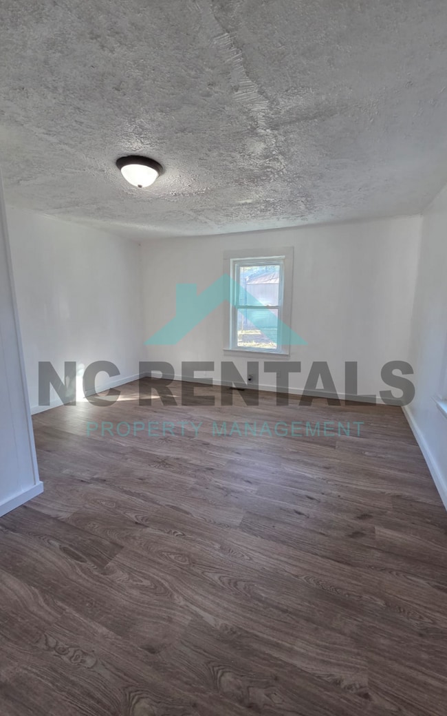 Building Photo - 715 3rd Ave