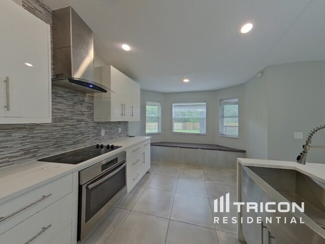 Building Photo - 2400 Foxboro Ct