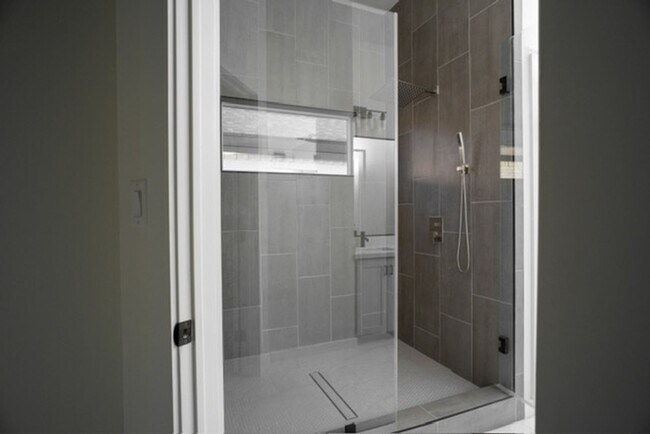 Building Photo - Spacious 4BR House in Mission