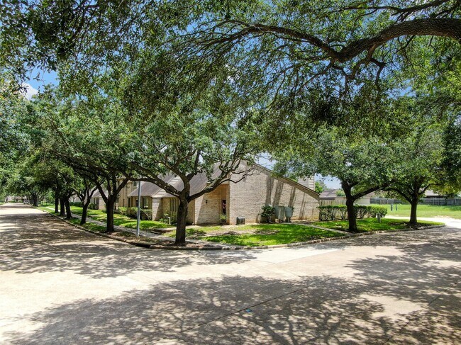 Building Photo - 6602 Montauk Dr