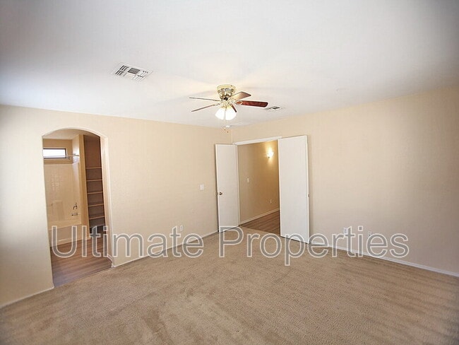 Building Photo - 12706 W Ash St