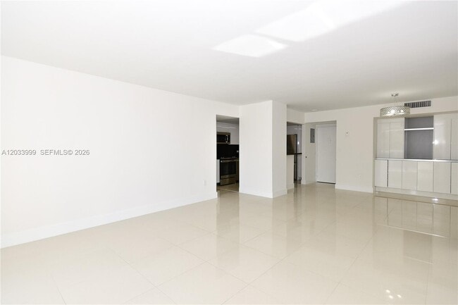 Building Photo - 20505 E Country Club Dr
