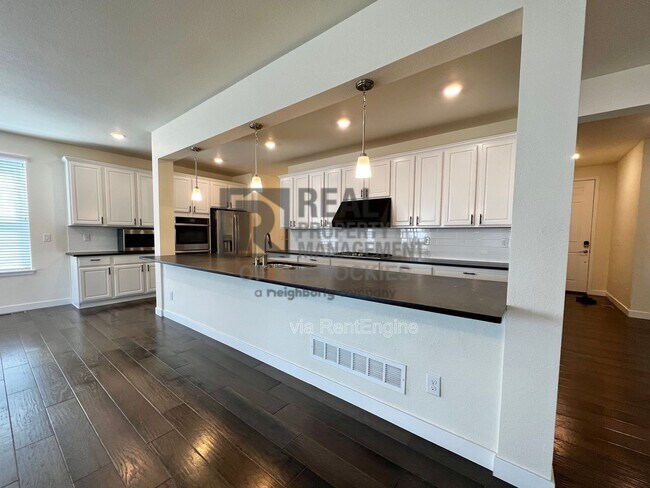 Building Photo - 2888 Fractus St