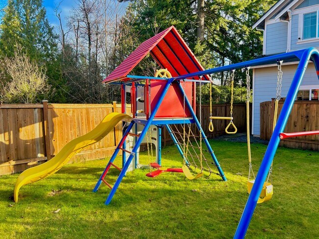 Building Photo - Beautiful Bothell Home