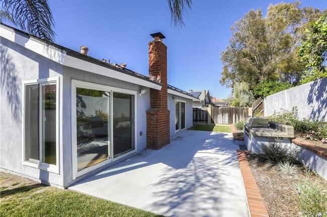 Building Photo - 14852 Rattan St