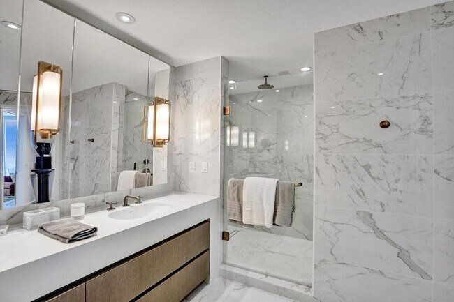 Building Photo - 525 N Fort Lauderdale Beach Blvd