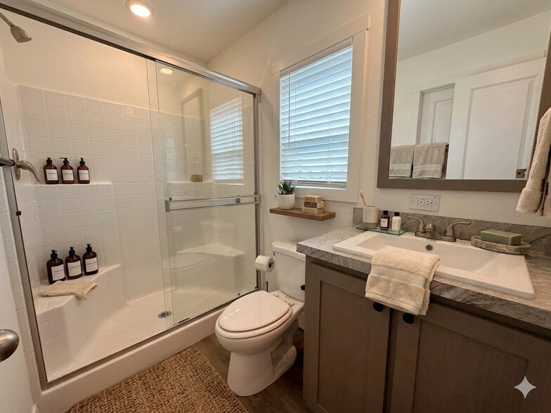 Building Photo - 3601 E Wyoming Ave