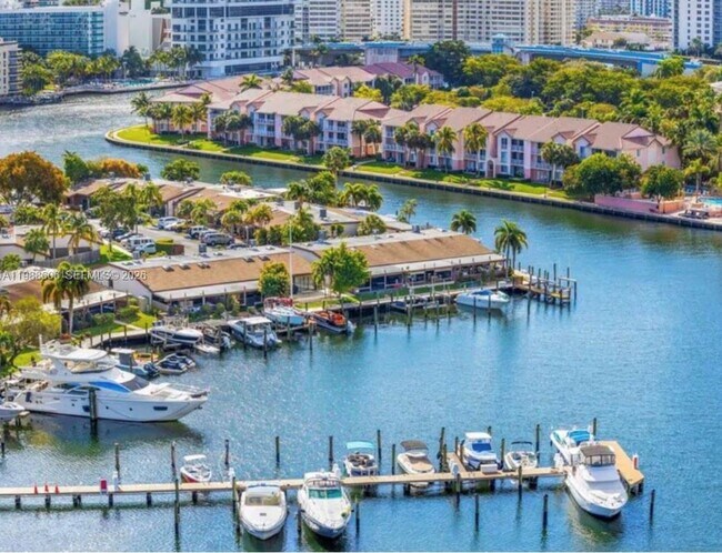 Building Photo - 2500 Parkview Dr