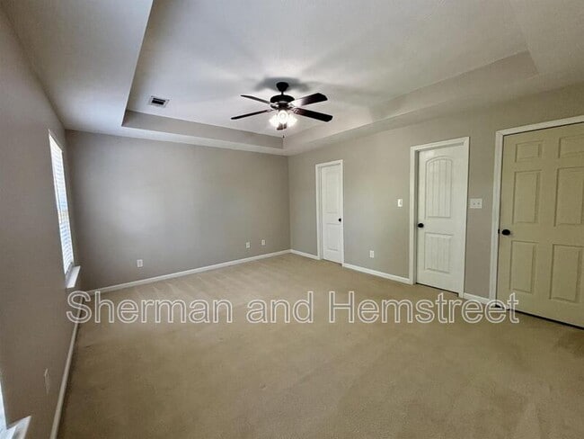 Building Photo - 1426 Collins Dr
