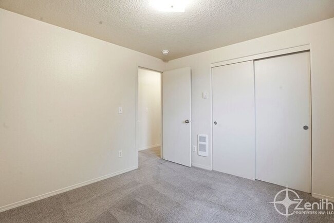 Building Photo - 3000 Cherry St