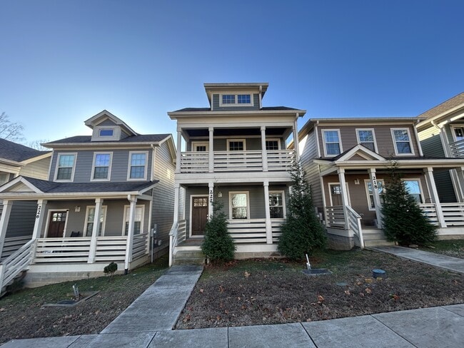 Building Photo - 222 Jasmine Row