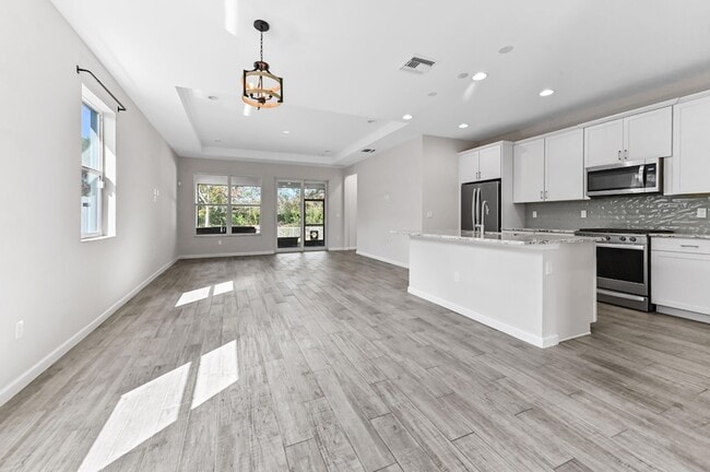 Building Photo - 11381 SW Lyra Dr.