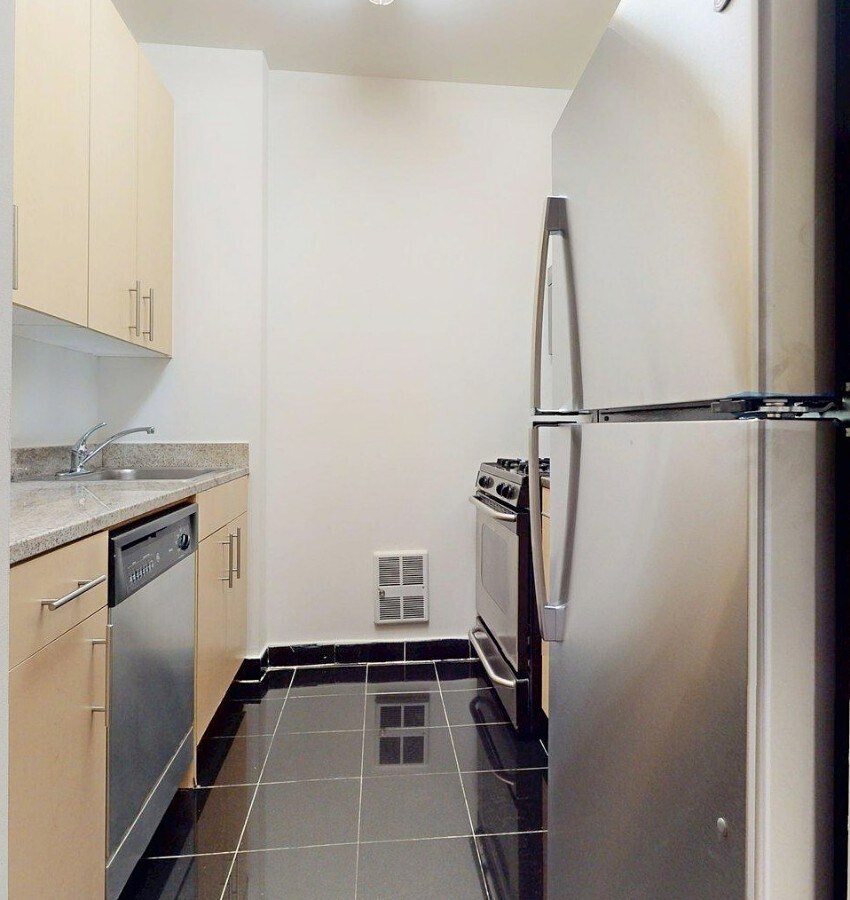 Building Photo - Washington Street