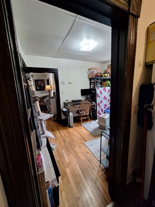Building Photo - Cute 1 Bedroom 1 Bath Apartment On The Nor...