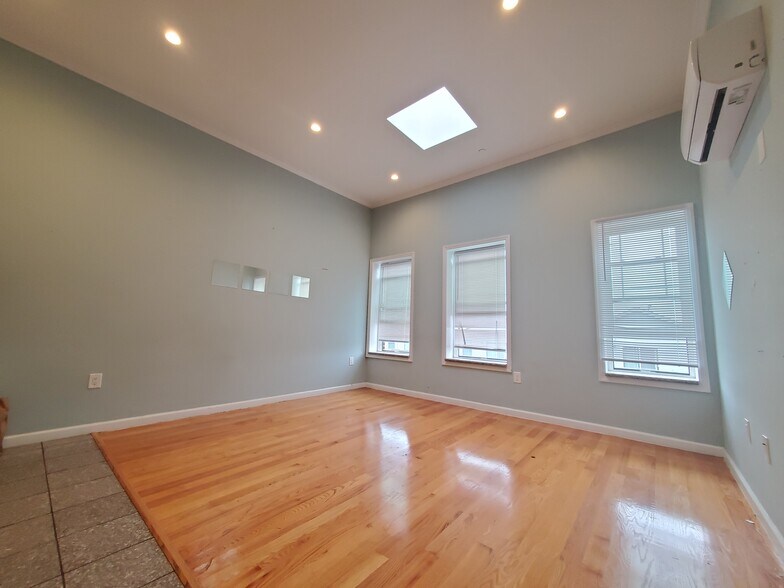 377 Danforth Ave 7 - 371 Danforth Ave