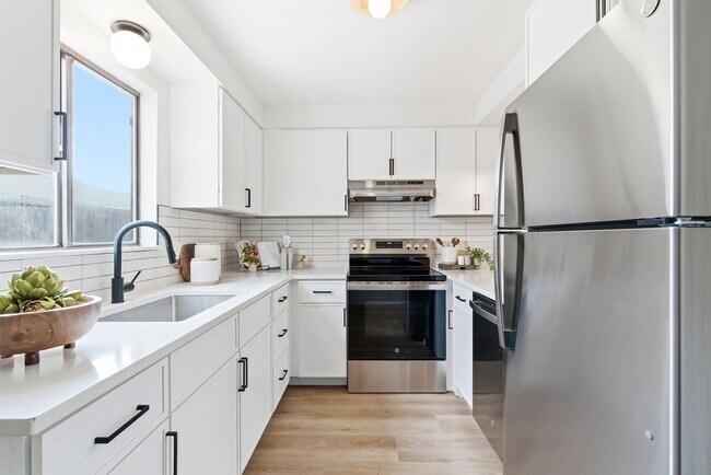 Building Photo - 8443 W Rifleman St