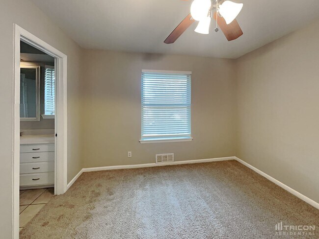 Building Photo - 3240 Springwood Ln