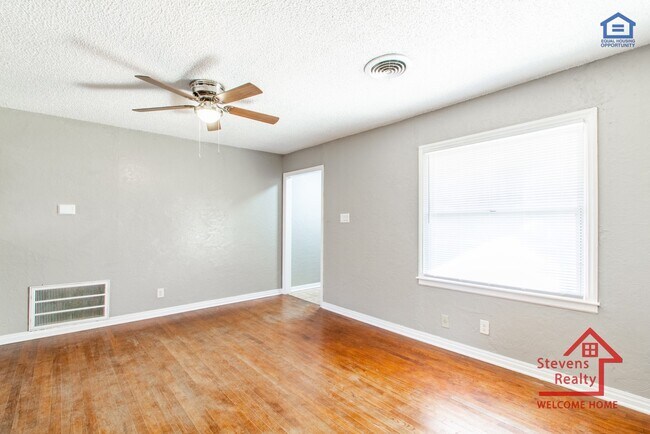 Building Photo - 2524 Prentice NW