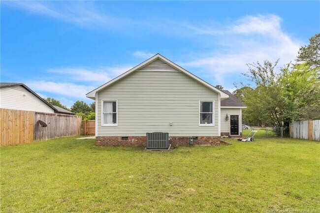 Building Photo - 5008 Shimmer Dr