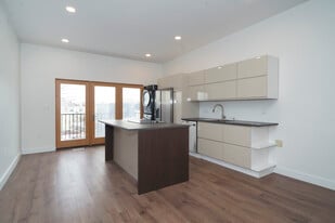 Building Photo - 1919 N 5th St