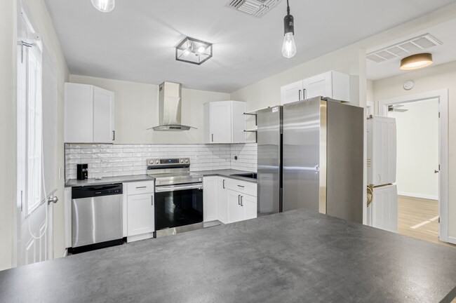 Building Photo - 2206 N 26th St