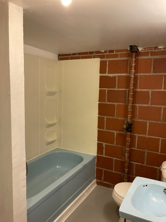 Building Photo - 4124 Lower Beaver Rd