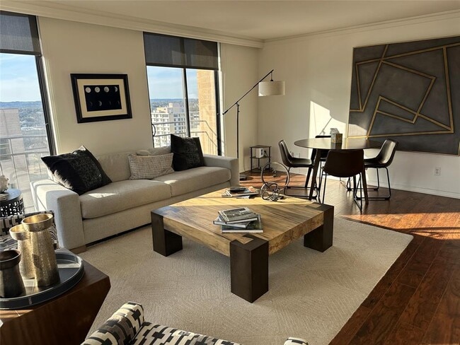 Building Photo - 1122 Colorado St