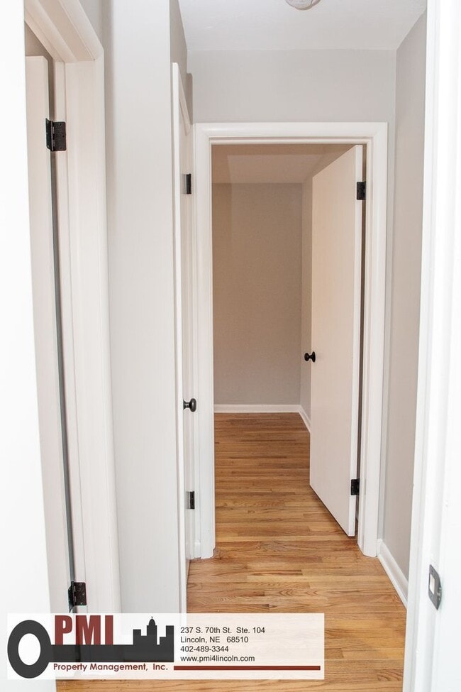 Building Photo - 820 S 38th St