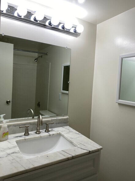 Building Photo - 2300 Pimmit Dr
