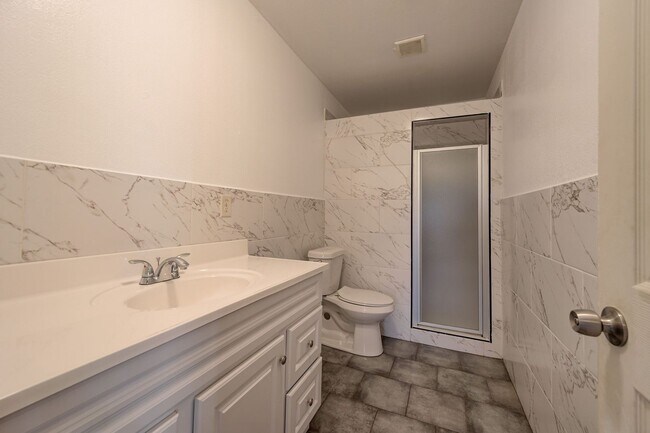 Building Photo - Cute 2BD/1BTH Home in the Heart of OKC Near OU Medical Center
