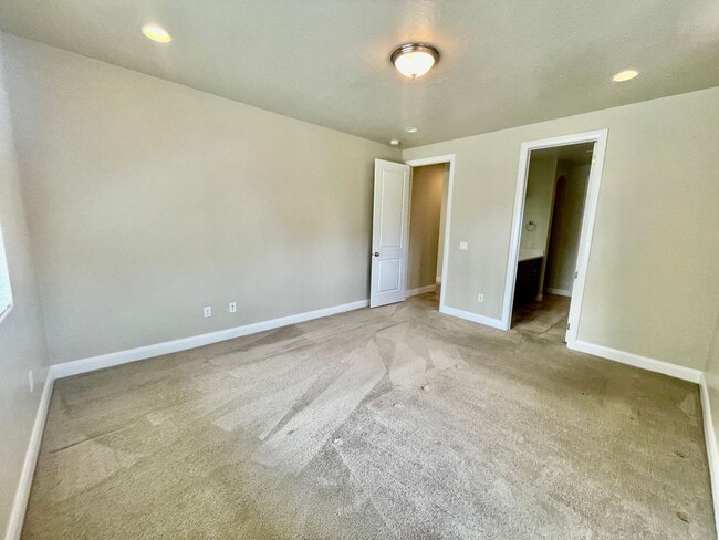 Building Photo - 1620 1450 S
