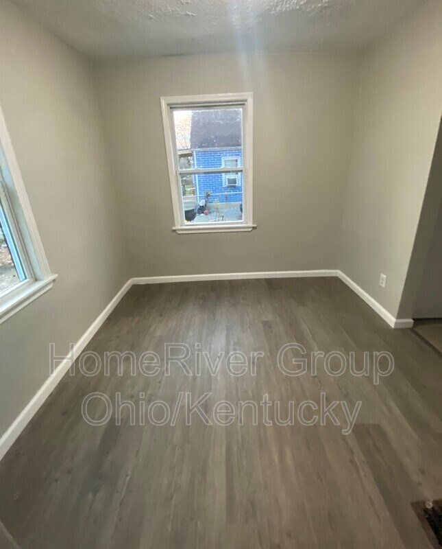 Building Photo - 802 Van Buren St