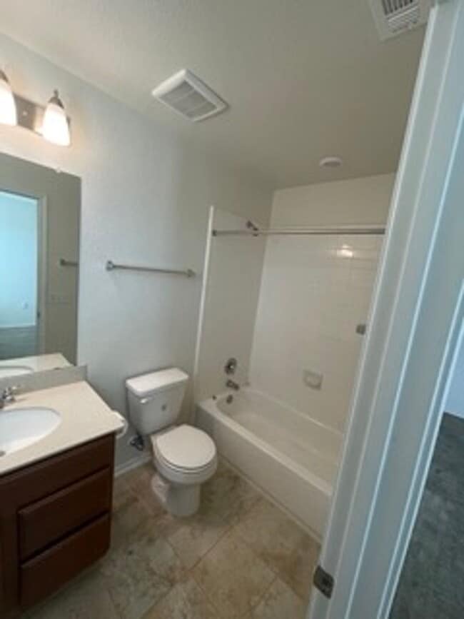 Building Photo - 813 Sandhill Branch Dr