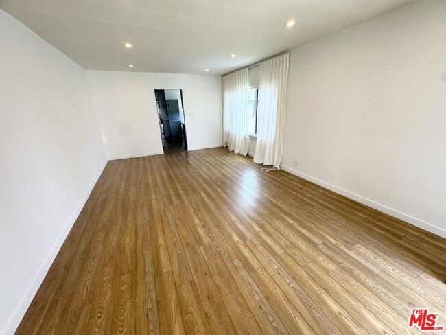 Building Photo - 3777 Rosewood Ave